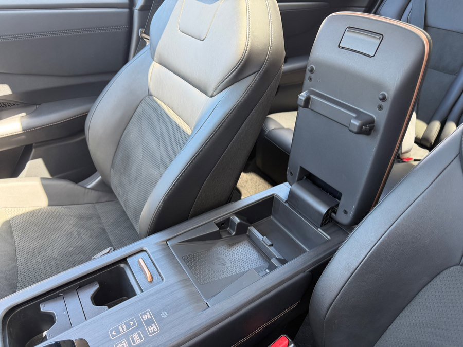 Used 2023 Nissan Ariya FWD image 34
