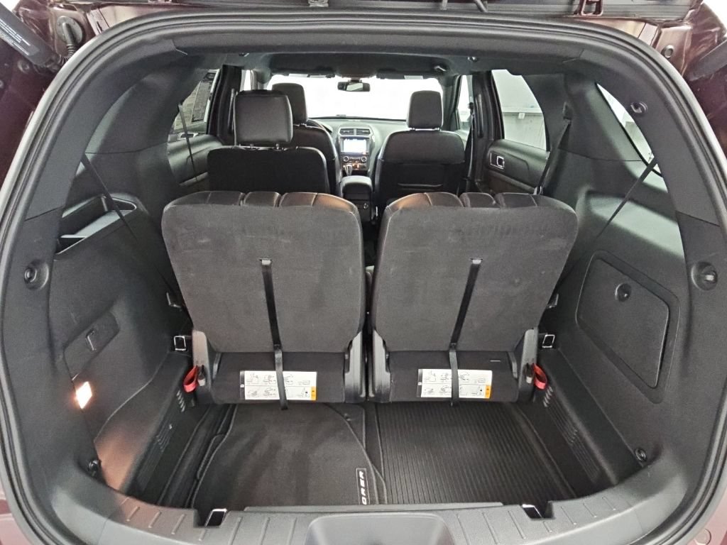 Used 2018 Ford Explorer XLT w/ Equipment Group 202A FWD image 37