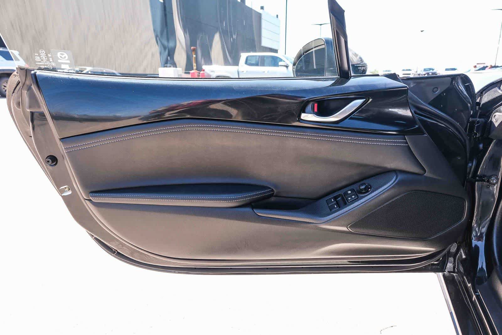 Used 2025 MAZDA MX-5 Miata RF Grand Touring RWD image 17