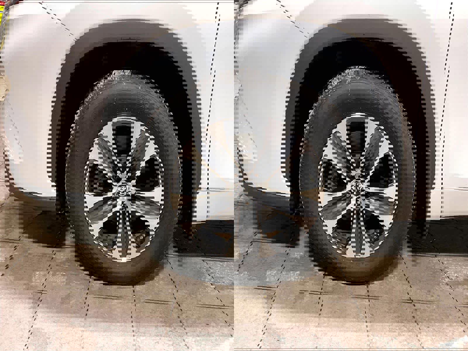 Used 2023 Toyota Highlander XLE image 7