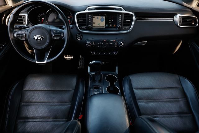 Used 2017 Kia Sorento SX image 2