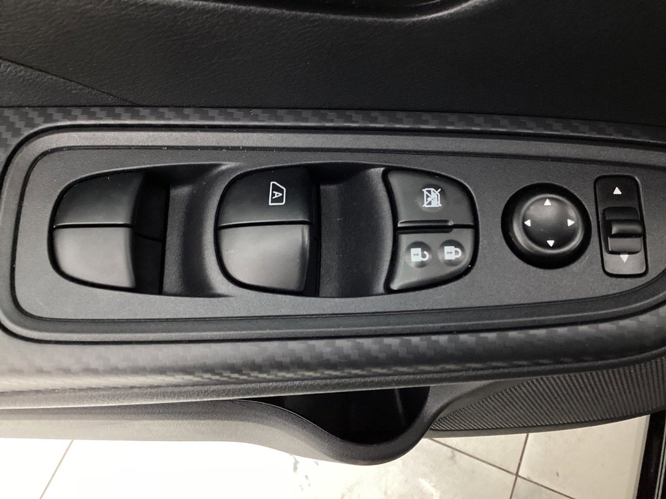 Used 2025 Nissan Versa S FWD image 36