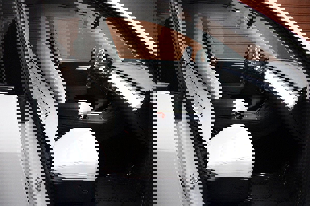 Used 2022 Tesla Model Y Long Range image 14