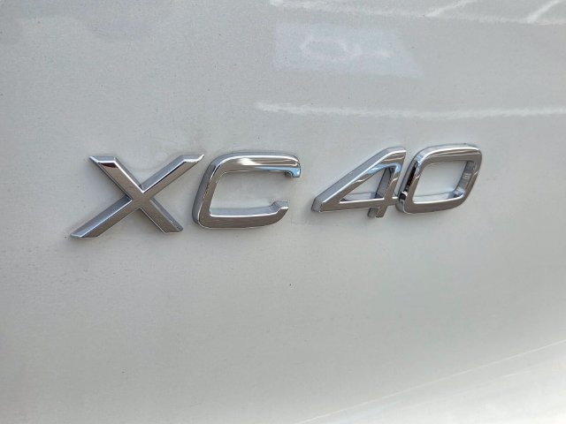 New 2026 Volvo XC40 B5 Plus w/ Protection Package Premier AWD/4WD image 17
