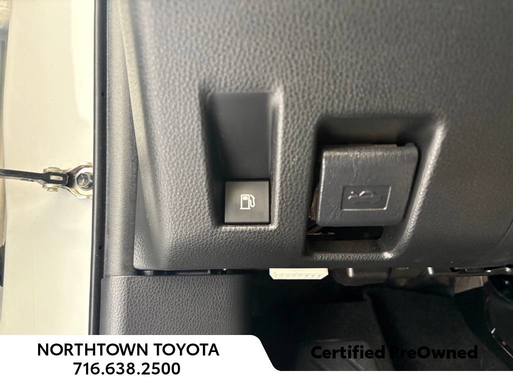 Used 2023 Toyota RAV4 SE w/ Weather & Moonroof Package AWD/4WD image 17