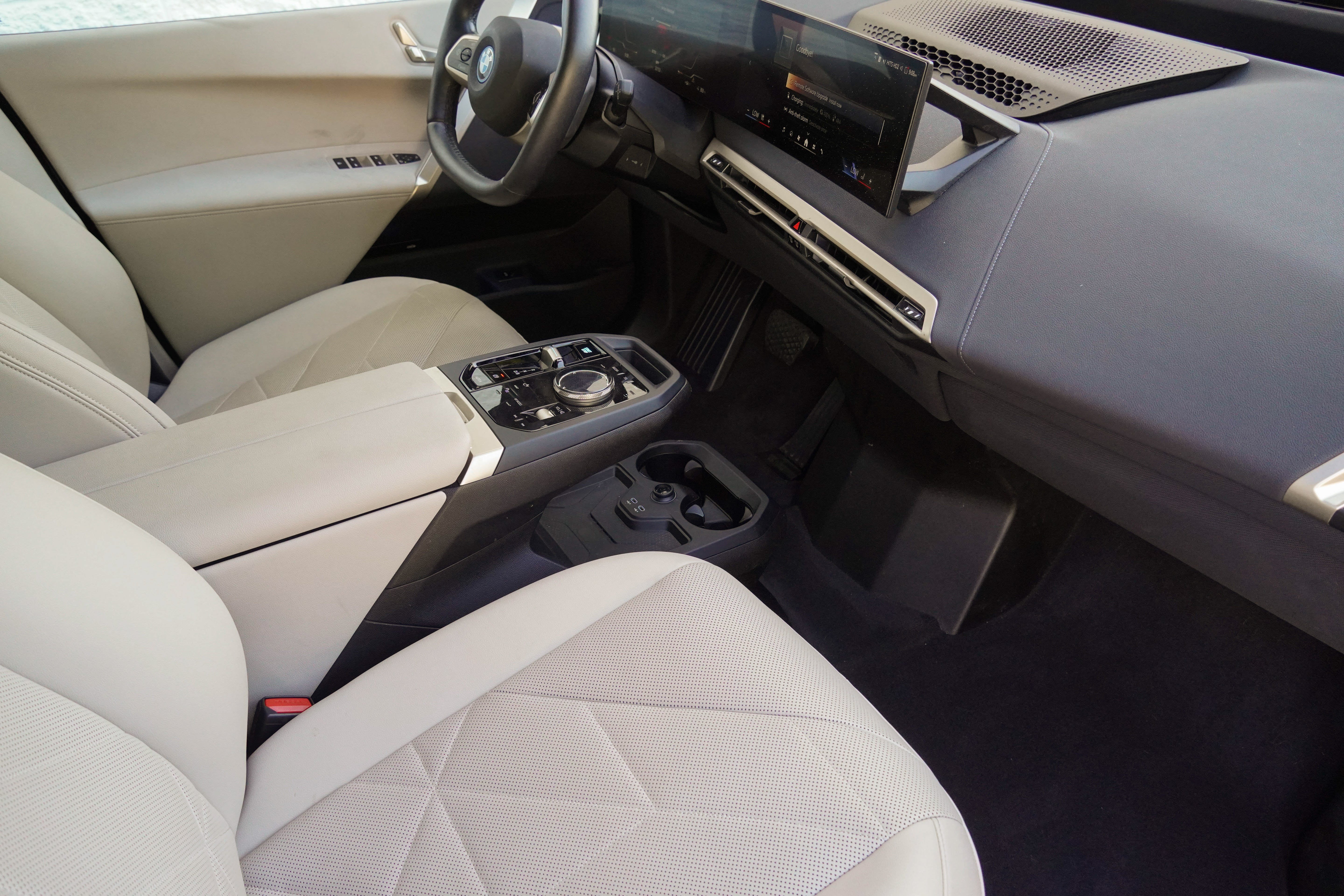 Certified 2024 BMW iX xDrive50 w/ Sport Package AWD/4WD image 7