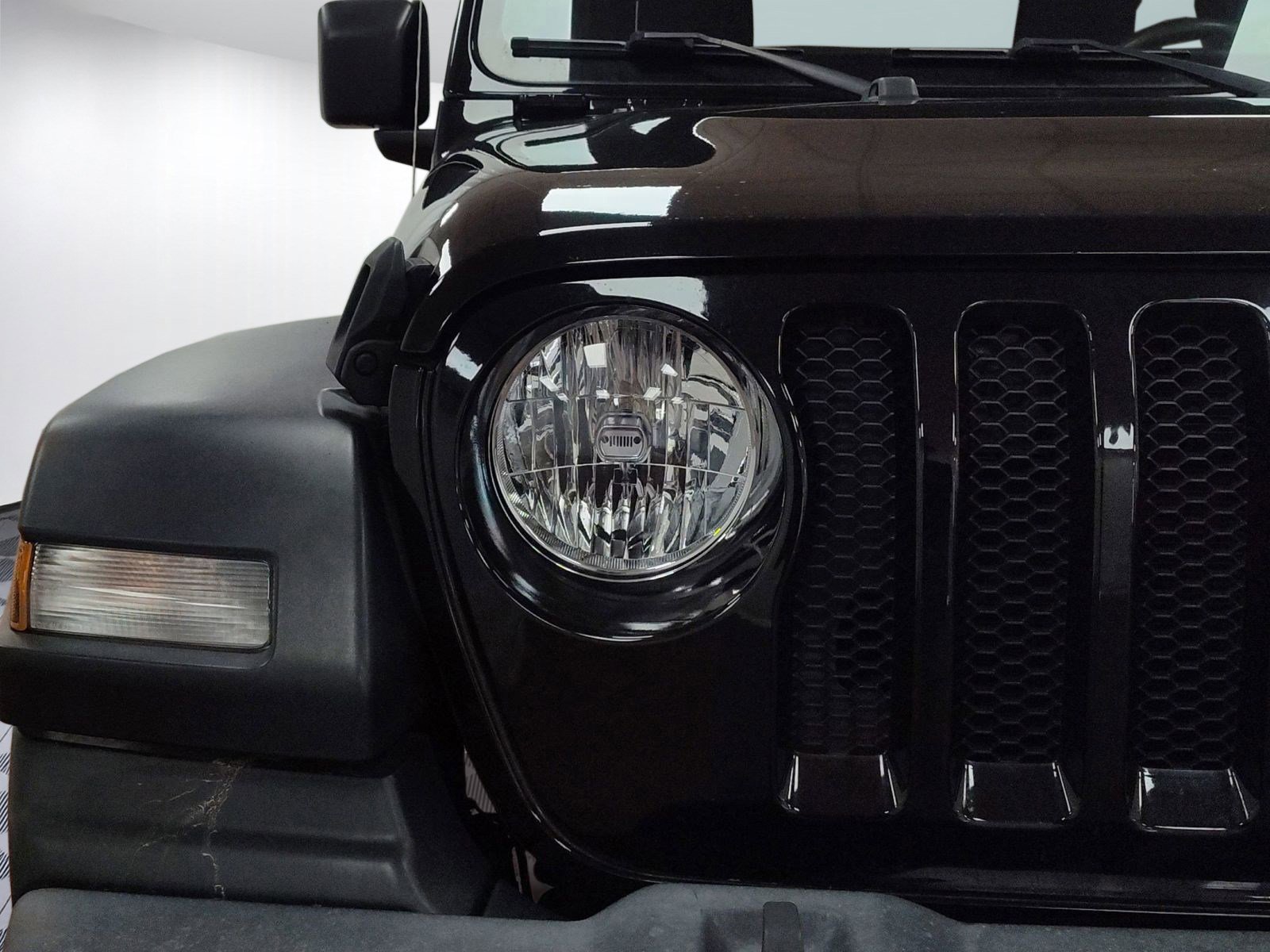 Used 2019 Jeep Wrangler Sport image 10