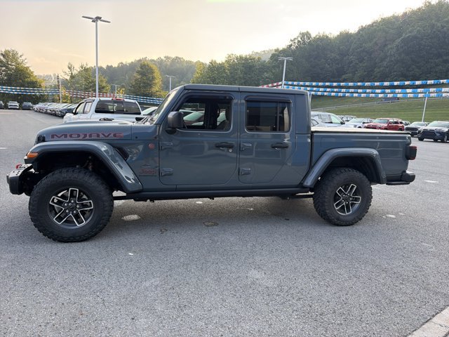 Used 2024 Jeep Gladiator Mojave AWD/4WD image 9