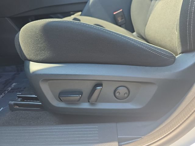 Used 2025 Nissan Rogue SV FWD image 29