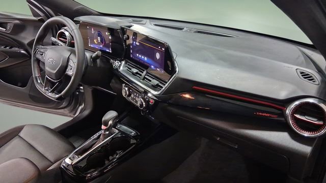 Used 2025 Chevrolet Trax RS w/ Driver Confidence Package FWD image 19