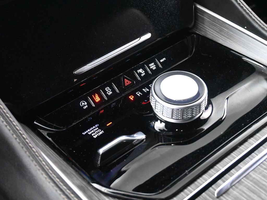 Used 2024 Jeep Wagoneer L Series II w/ Flexible Seating Group image 38