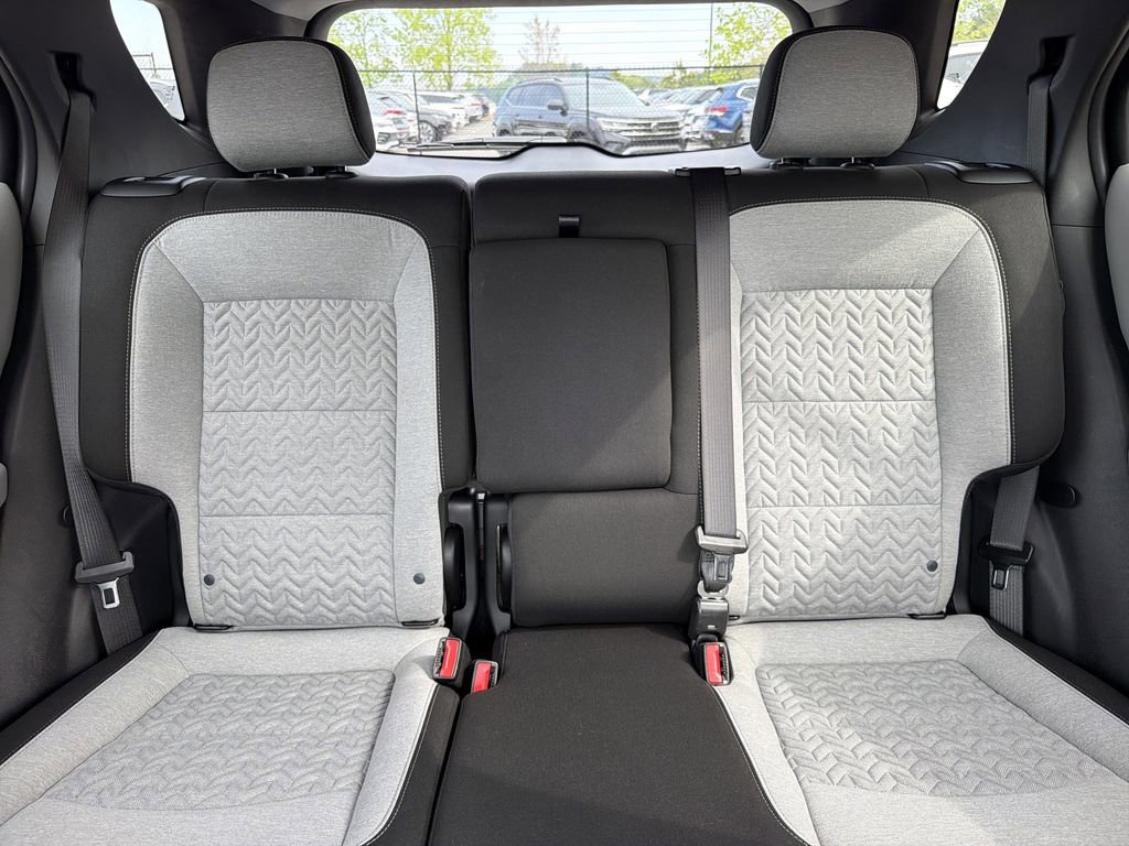 Used 2023 Chevrolet Equinox LS image 28