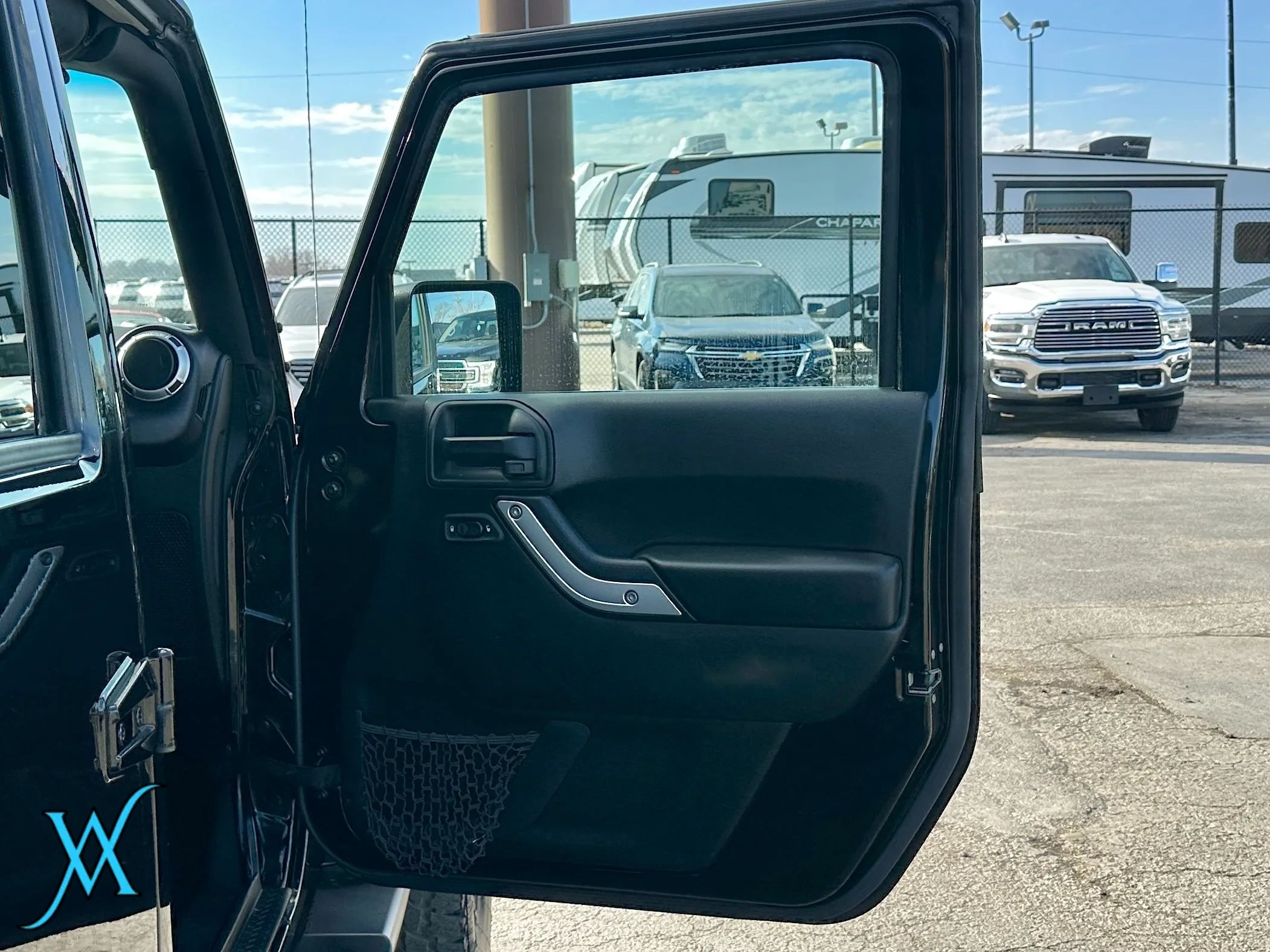Used 2018 Jeep Wrangler Unlimited Sahara w/ Connectivity Group AWD/4WD image 16