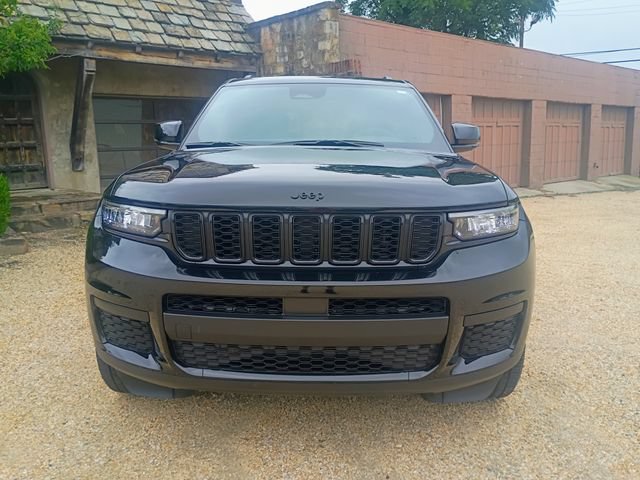Used 2025 Jeep Grand Cherokee L Altitude RWD image 3