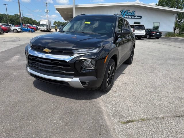 Used 2022 Chevrolet TrailBlazer LT w/ Convenience Package AWD/4WD image 2
