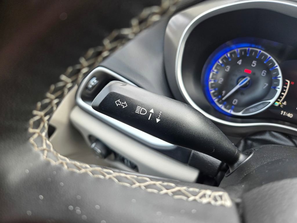 Used 2024 Chrysler Pacifica Touring-L FWD image 22