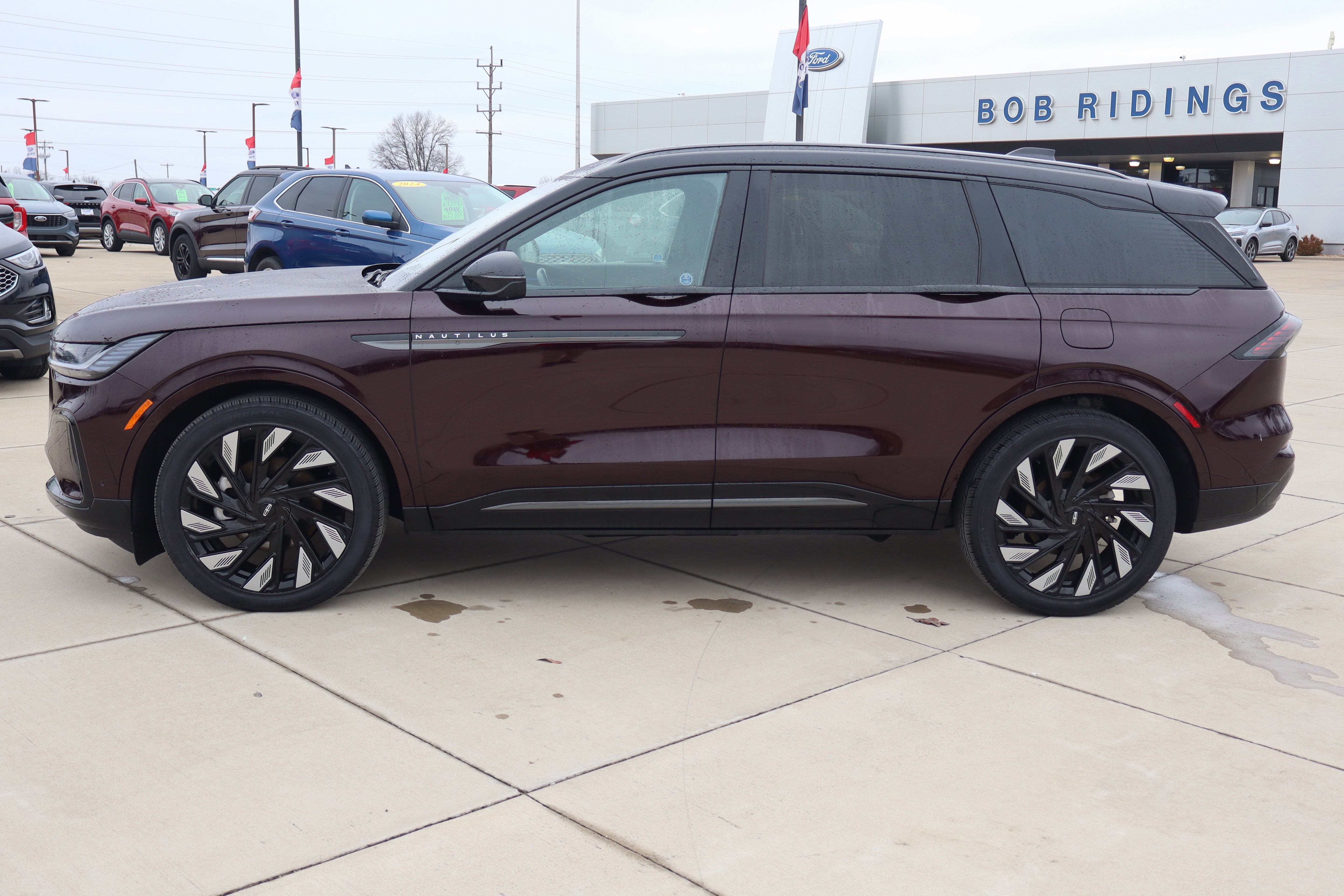 Used 2024 Lincoln Nautilus Reserve w/ Equipment Group 202A image 9