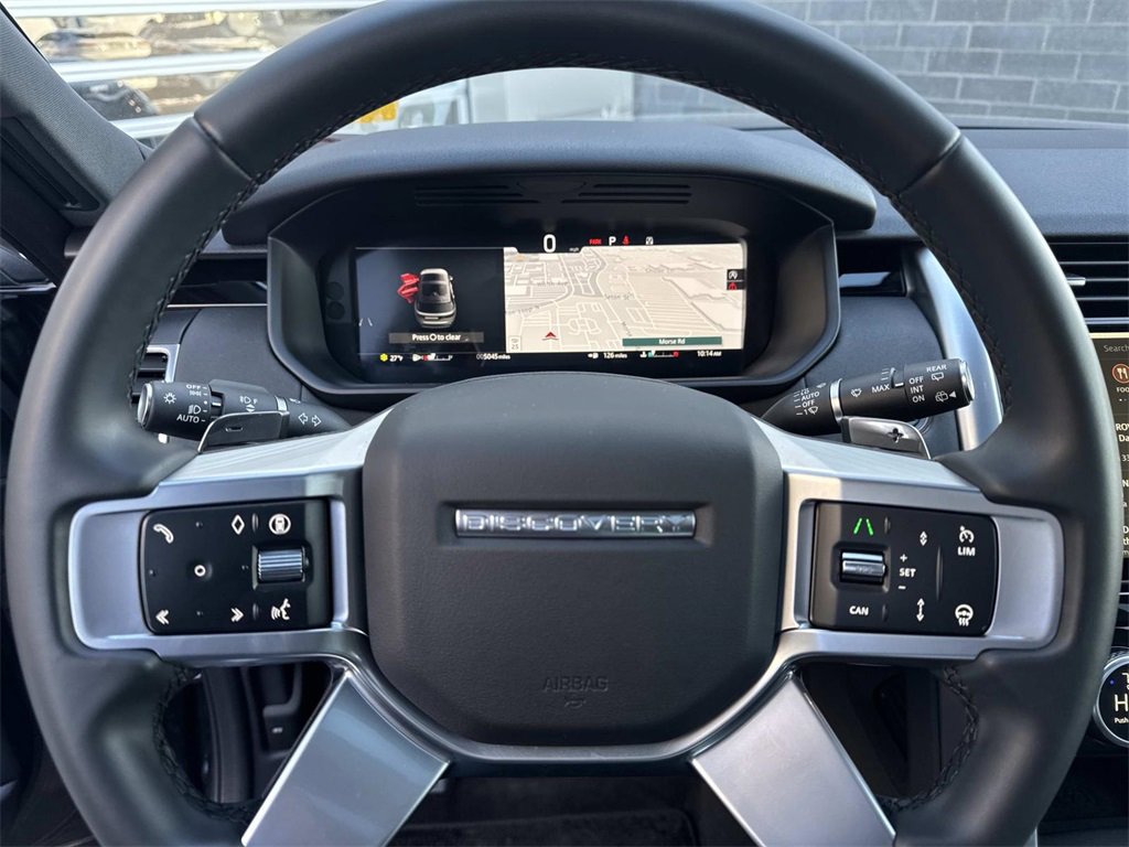 Used 2025 Land Rover Discovery S image 27