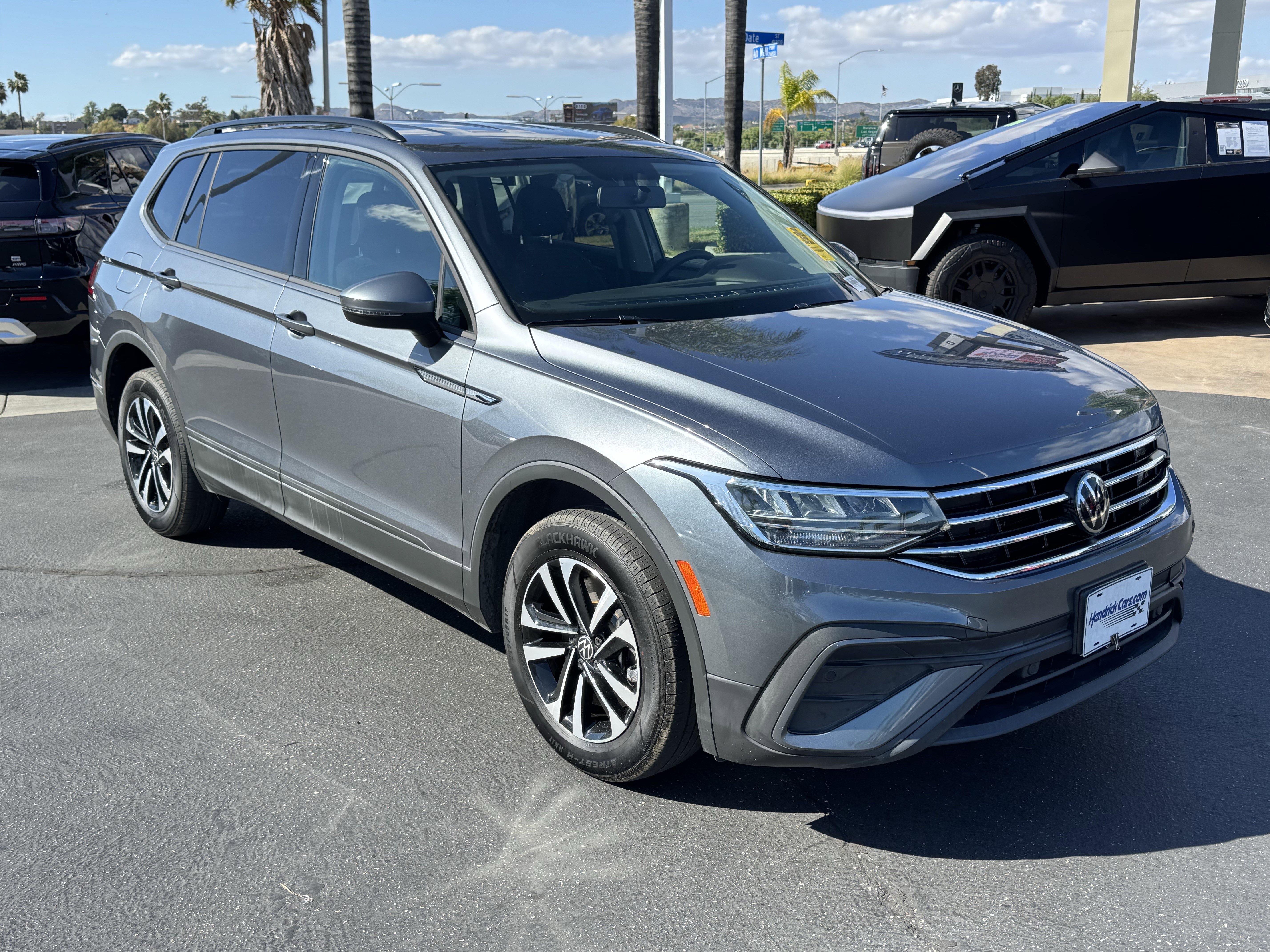 Used 2022 Volkswagen Tiguan S FWD image 2