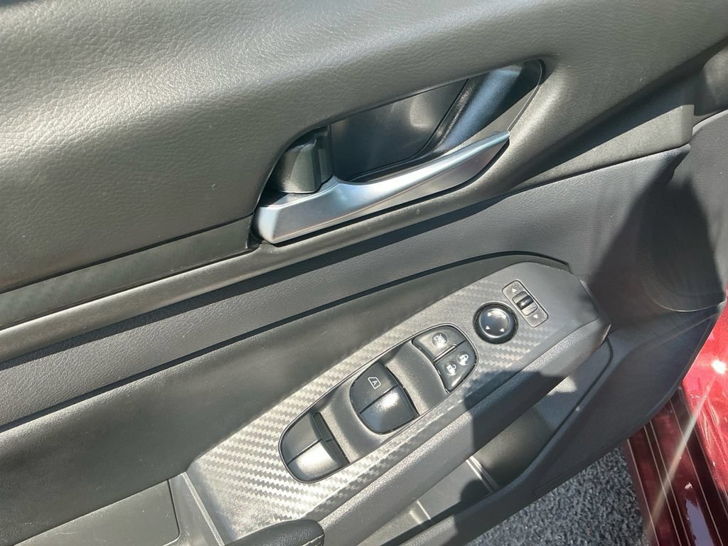 Used 2025 Nissan Altima 2.5 SV FWD image 16