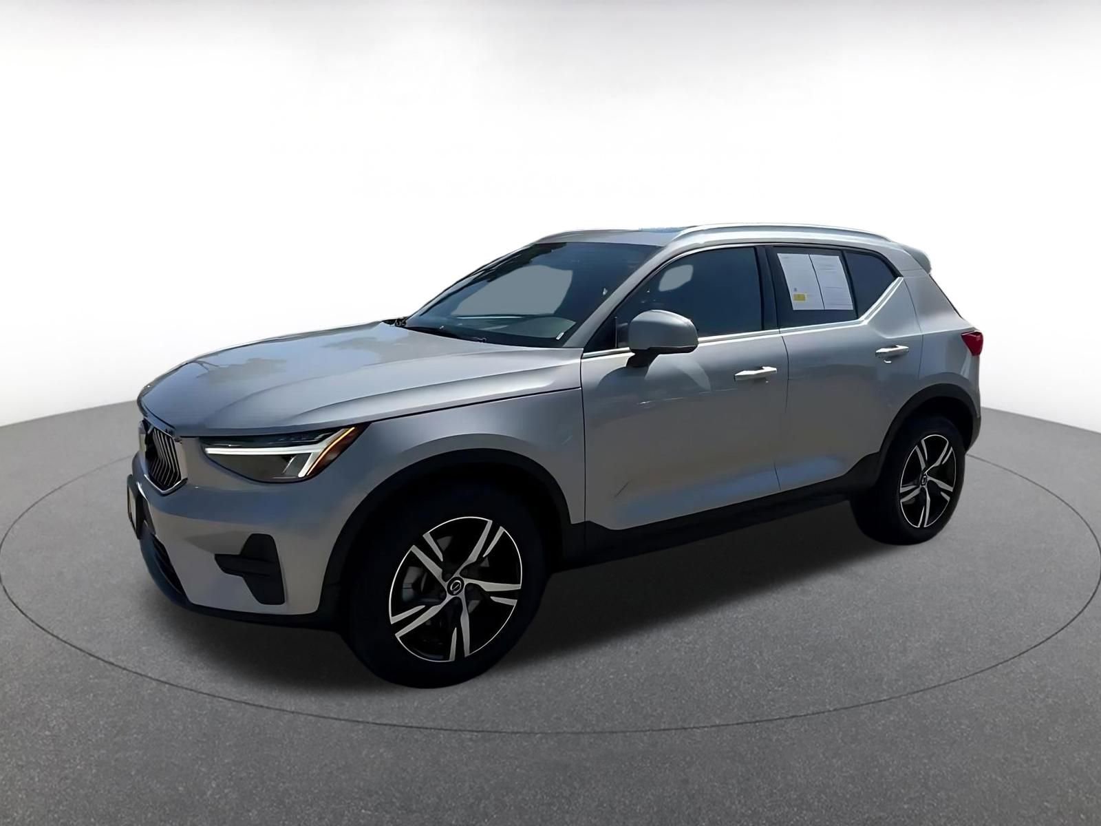Used 2024 Volvo XC40 B5 Core image 8