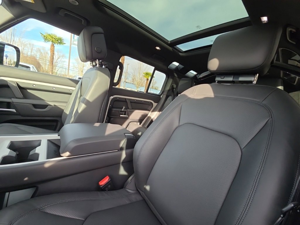 New 2026 Land Rover Defender 110 X-Dynamic SE image 14