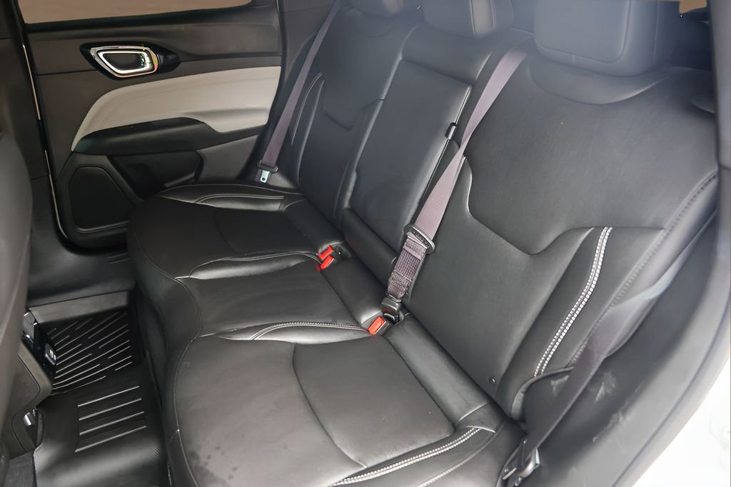 Used 2025 Jeep Compass Limited AWD/4WD image 25