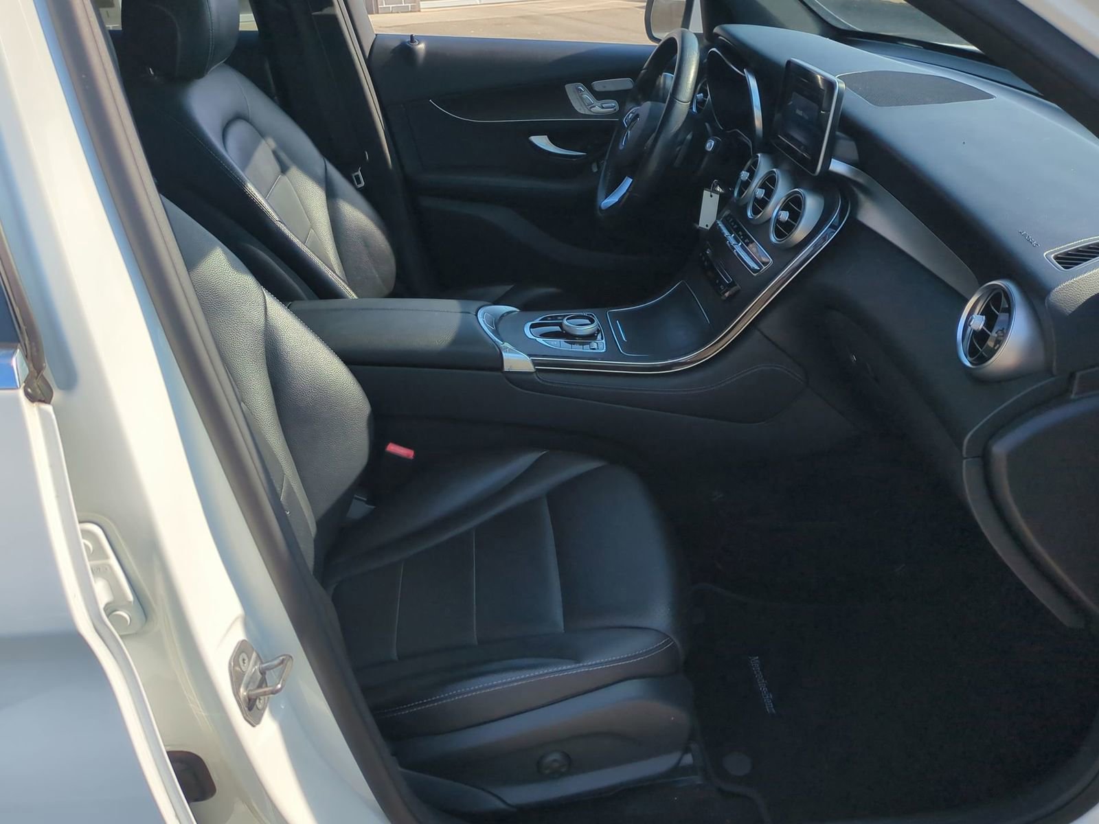 Used 2017 Mercedes-Benz GLC 300 image 25