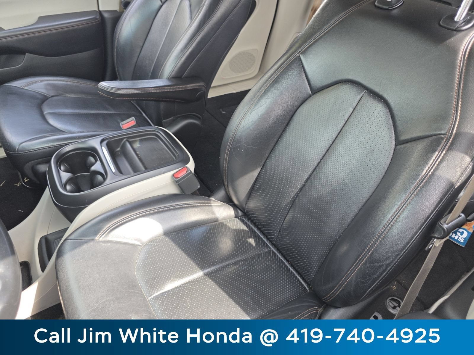 Used 2018 Chrysler Pacifica Touring-L FWD image 18
