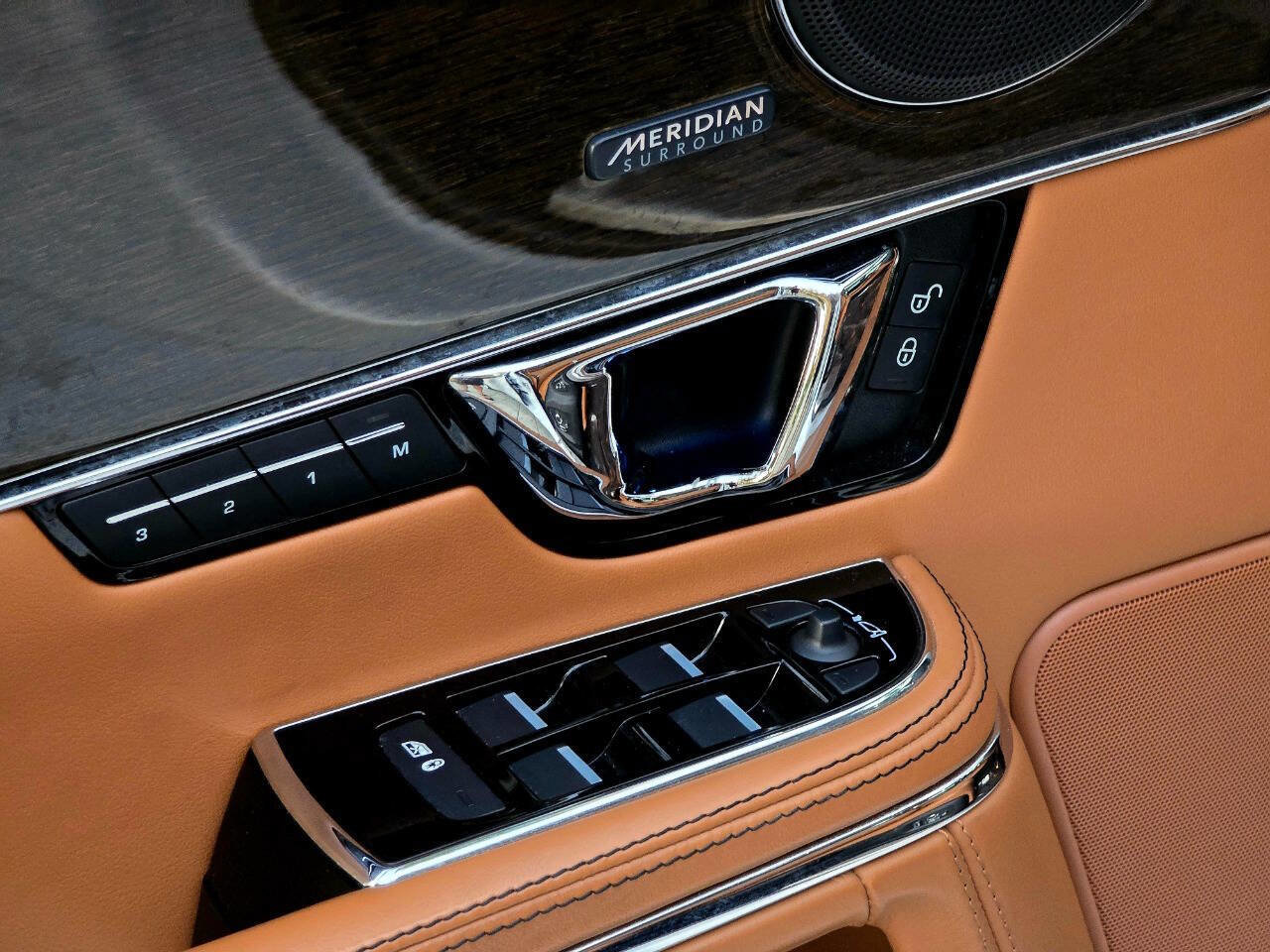 Used 2019 Jaguar XJ L Supercharged image 65