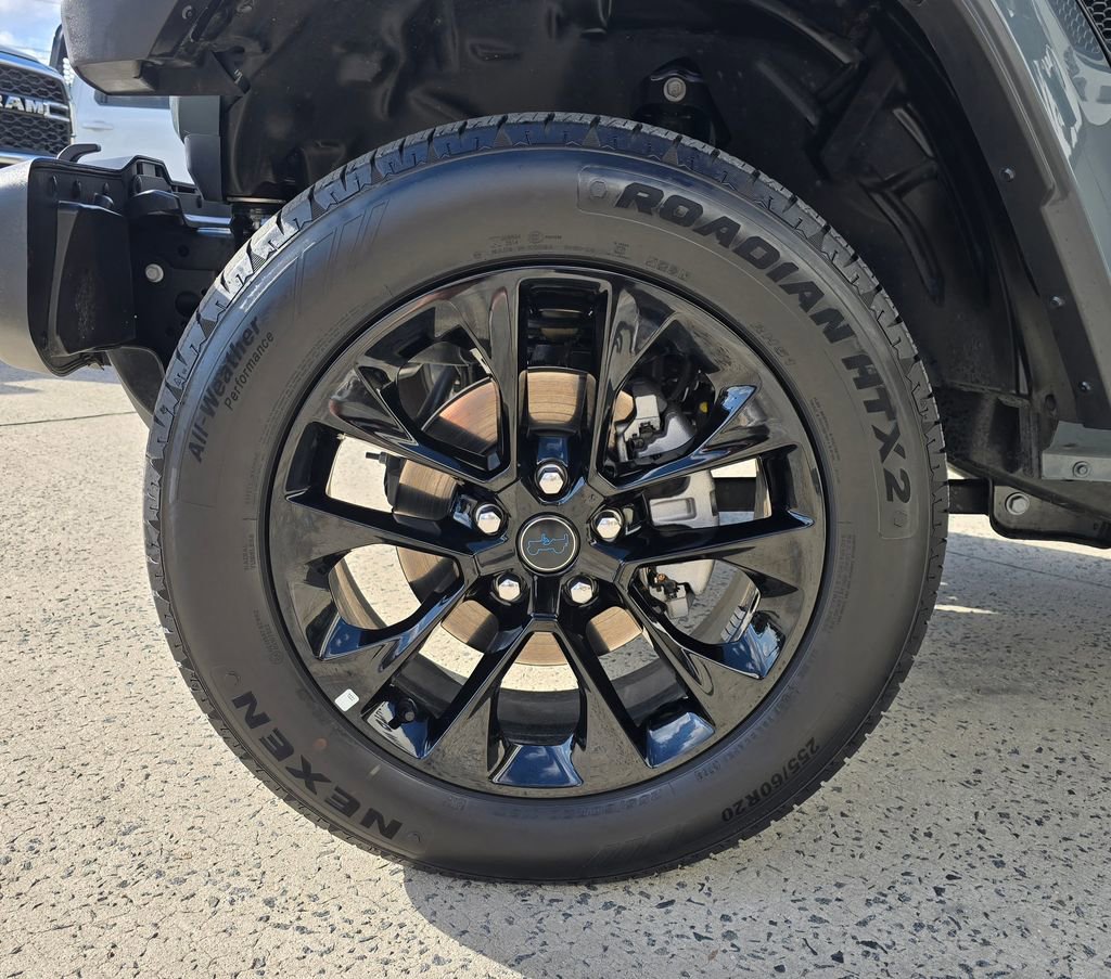 Used 2025 Jeep Wrangler Unlimited Sahara w/ Safety Group image 14