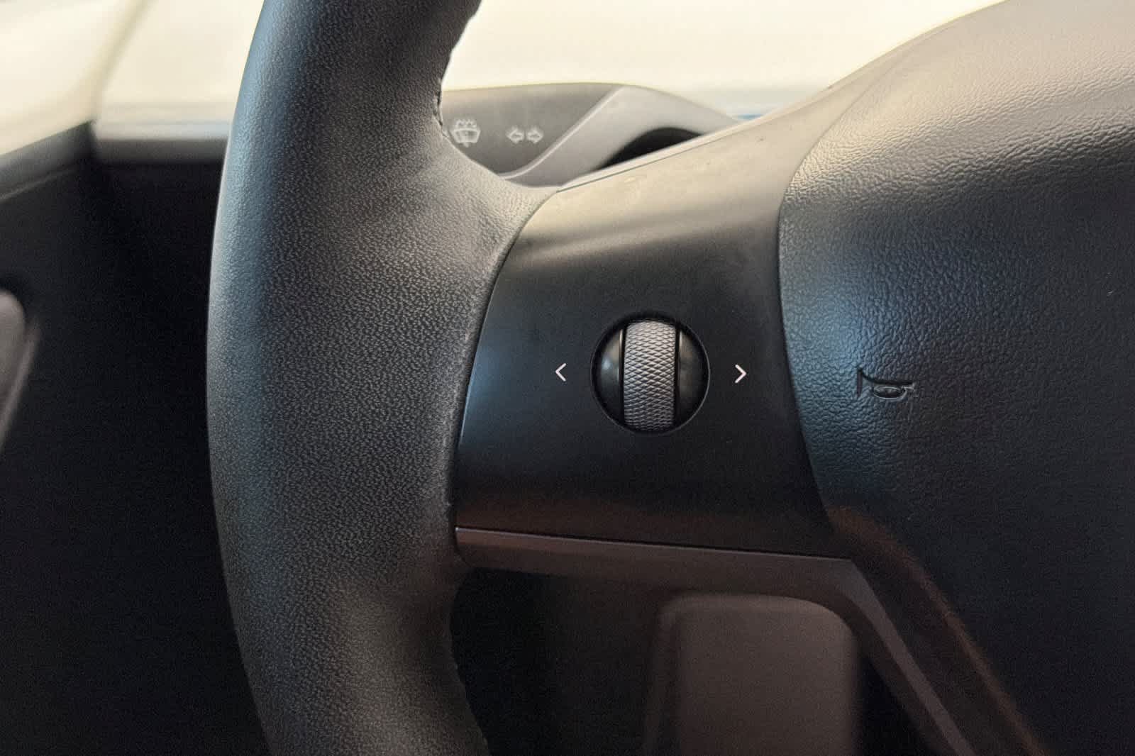 Used 2024 Tesla Model Y Long Range AWD/4WD image 26