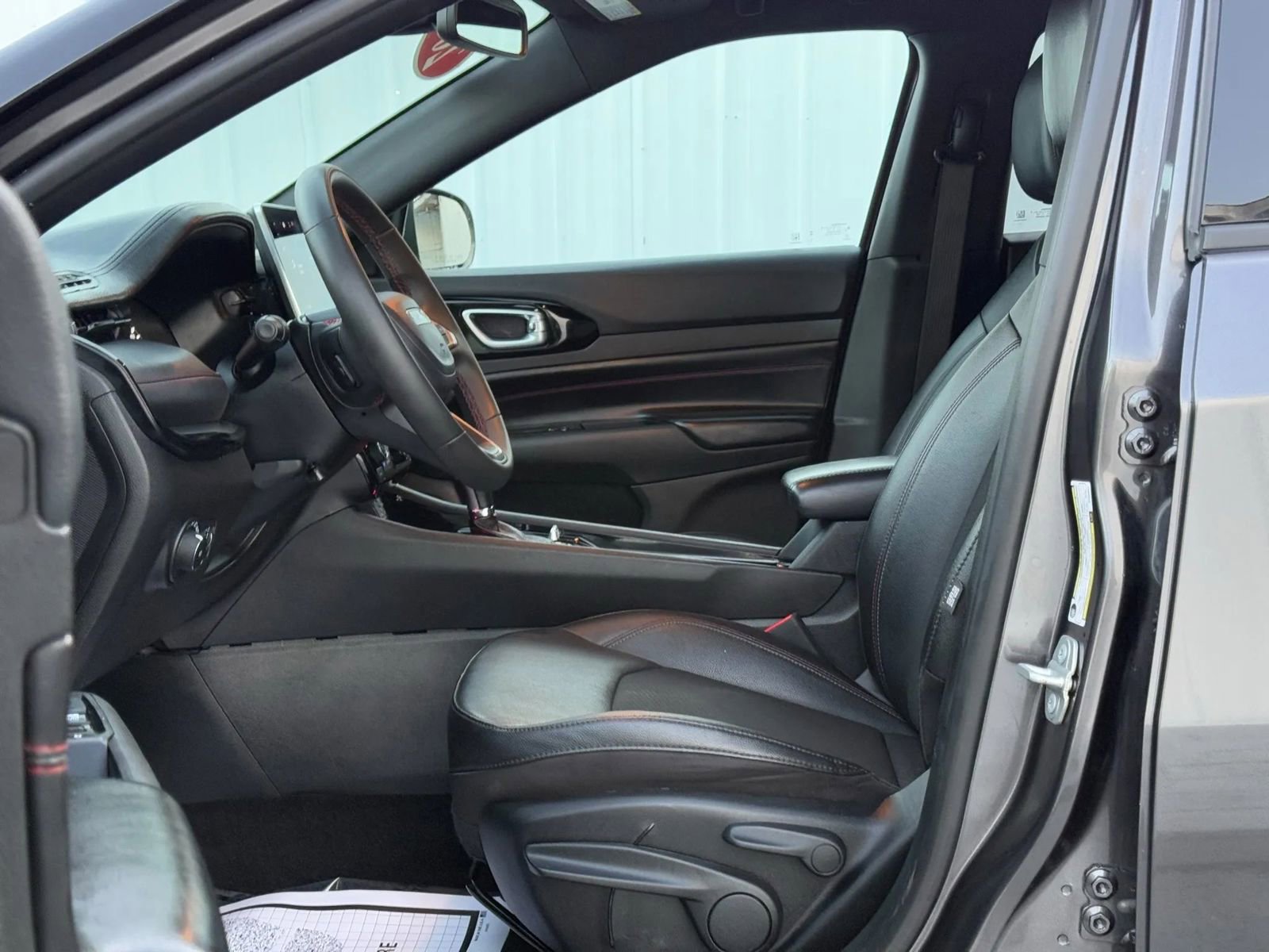 Used 2024 Jeep Compass Trailhawk image 9