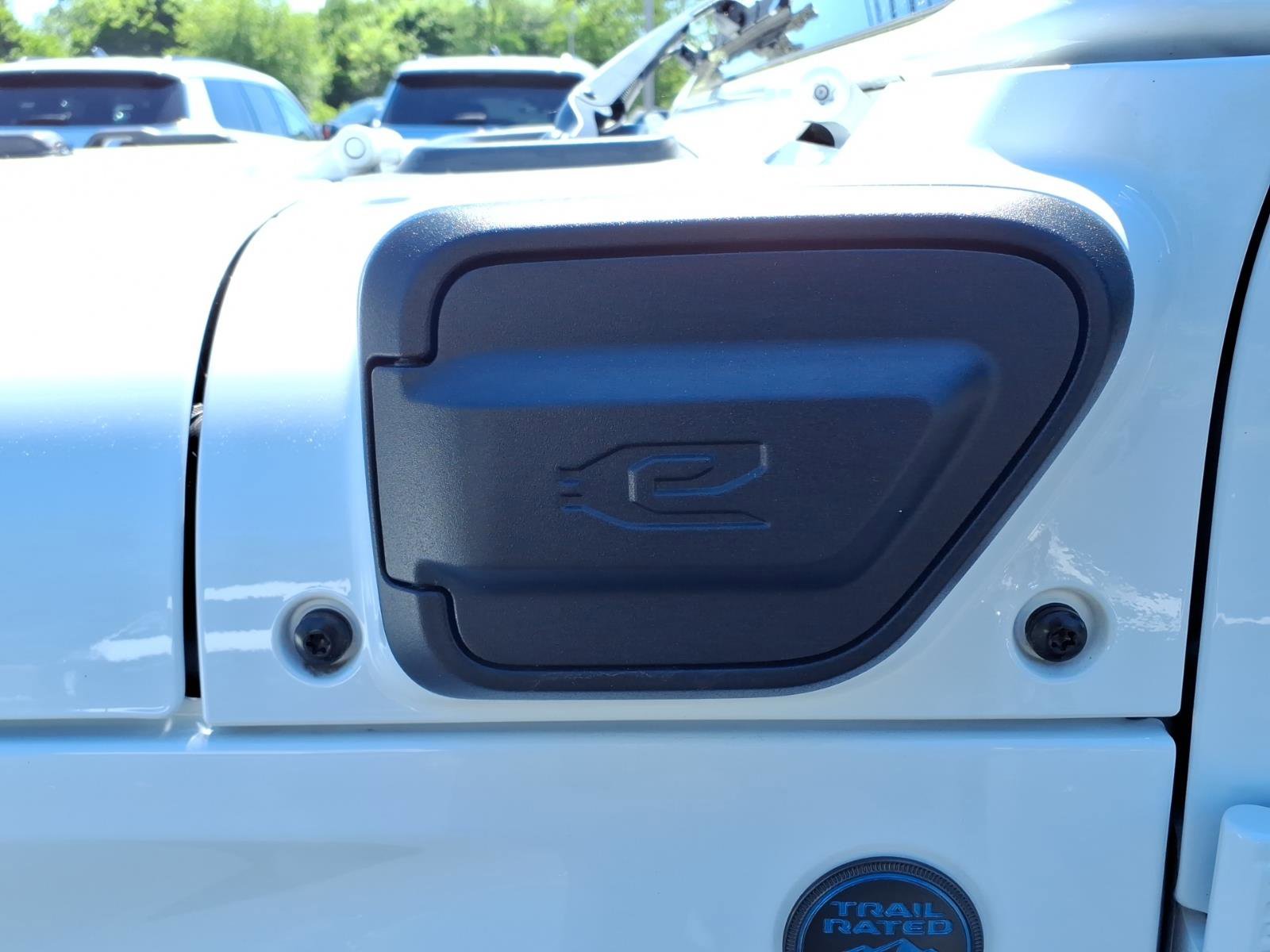 Certified 2024 Jeep Wrangler Unlimited w/ Technology Group AWD/4WD image 13