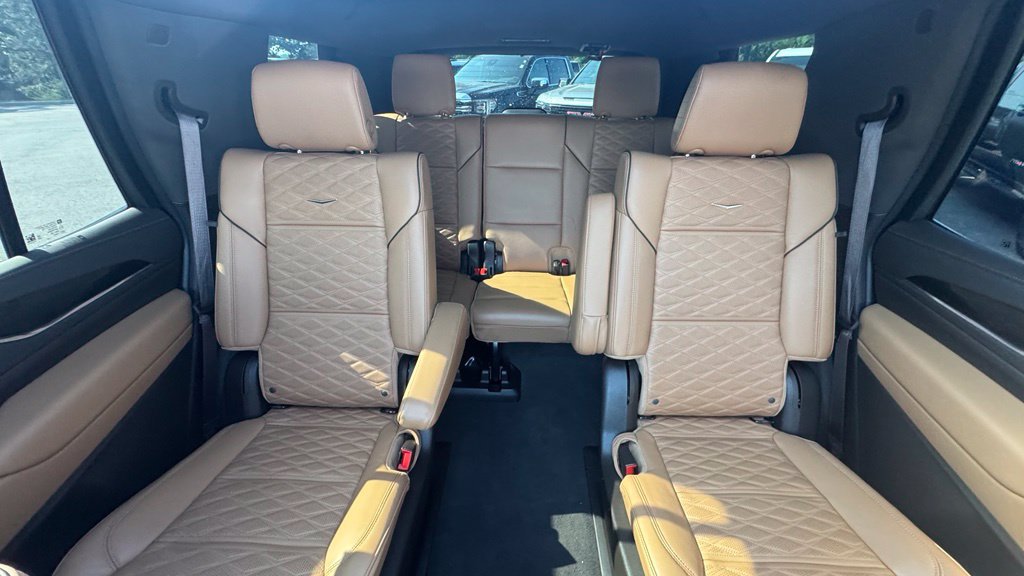 Used 2023 Cadillac Escalade Premium Luxury w/ Performance Package AWD/4WD image 29