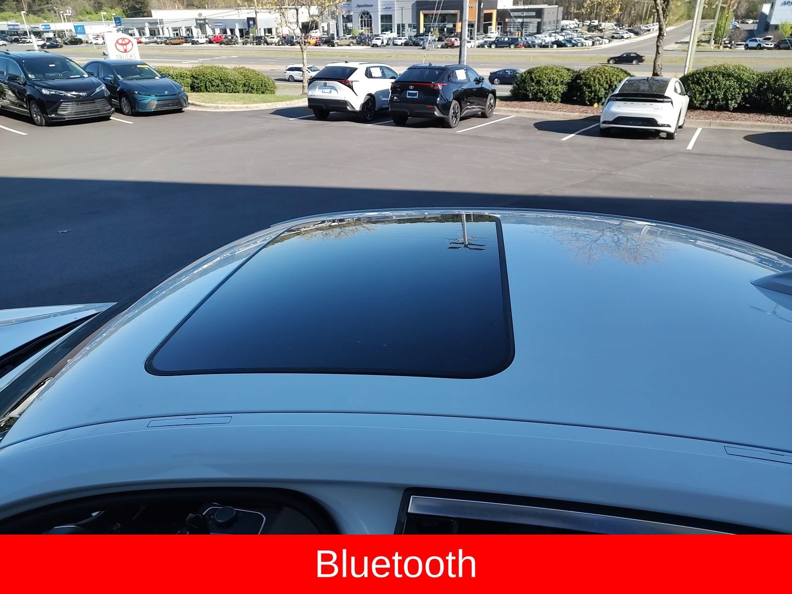 Used 2021 BMW 330i Sedan w/ Premium Package image 10