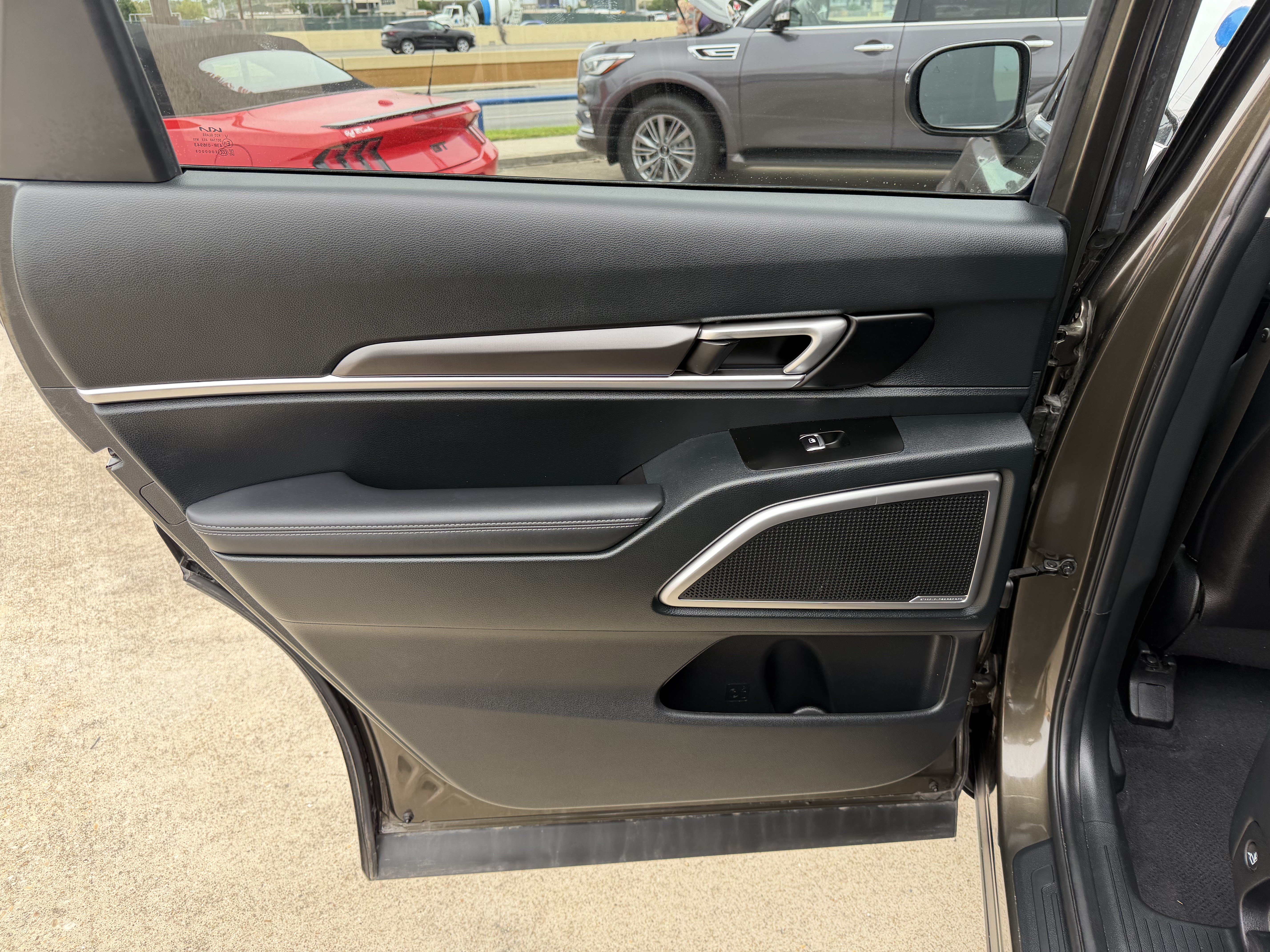 Used 2025 Kia Telluride S FWD image 16