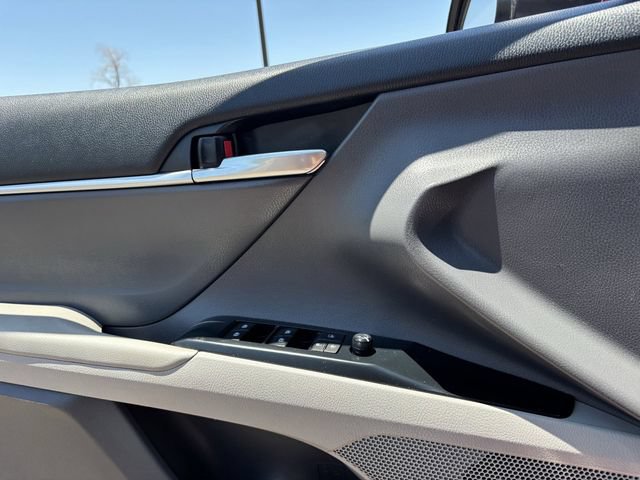 Used 2018 Toyota Camry SE FWD image 21