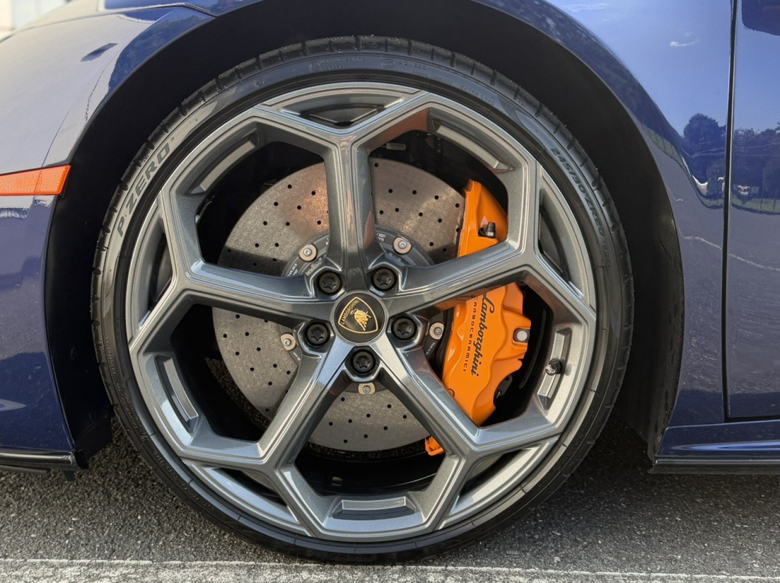 Used 2022 Lamborghini Huracan EVO RWD image 28