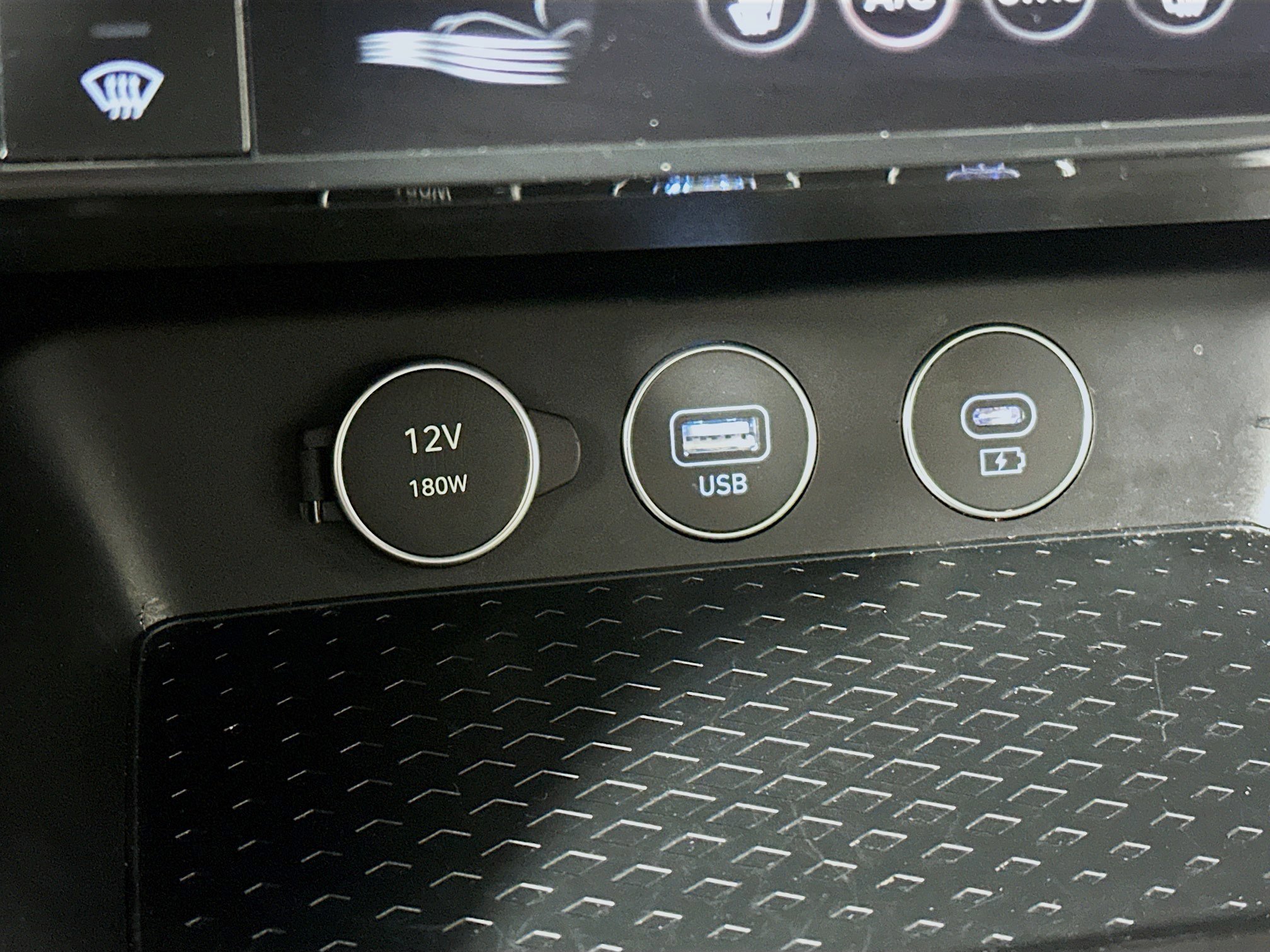 Used 2025 Genesis G70 2.5T image 26