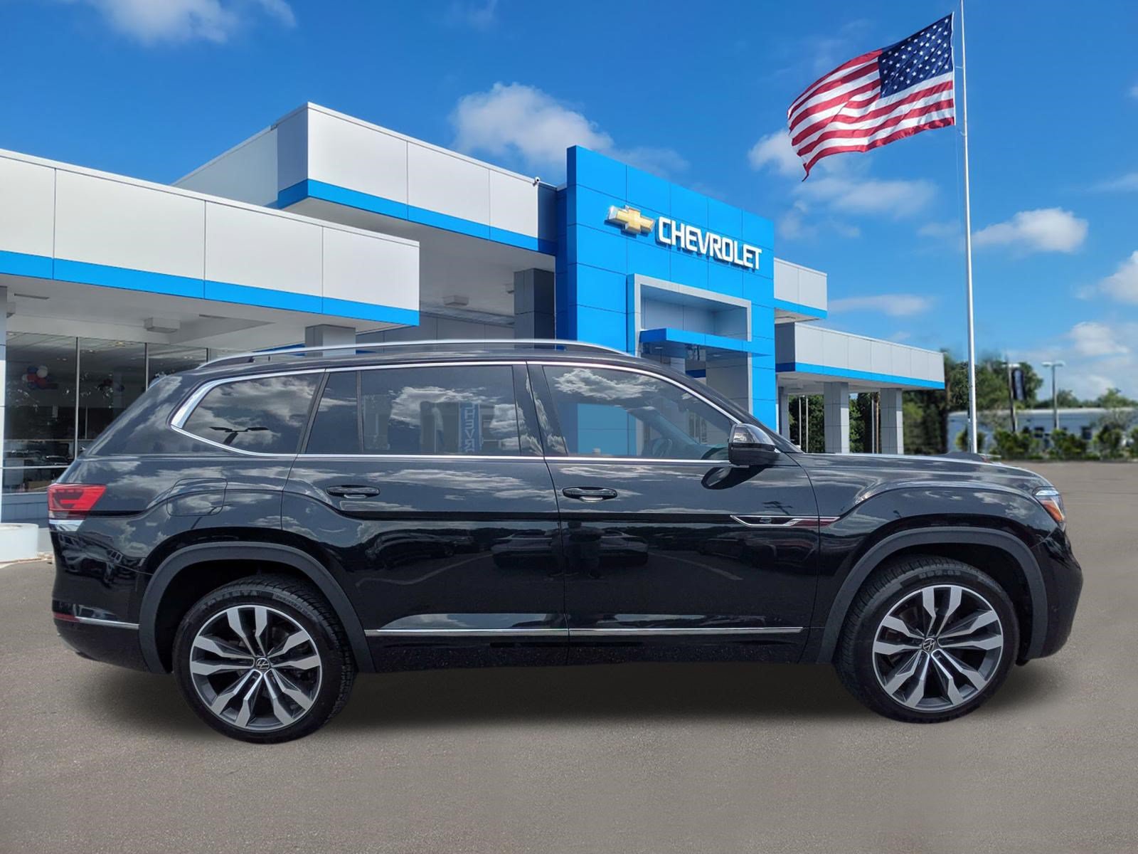 Used 2022 Volkswagen Atlas SEL Premium AWD/4WD image 2