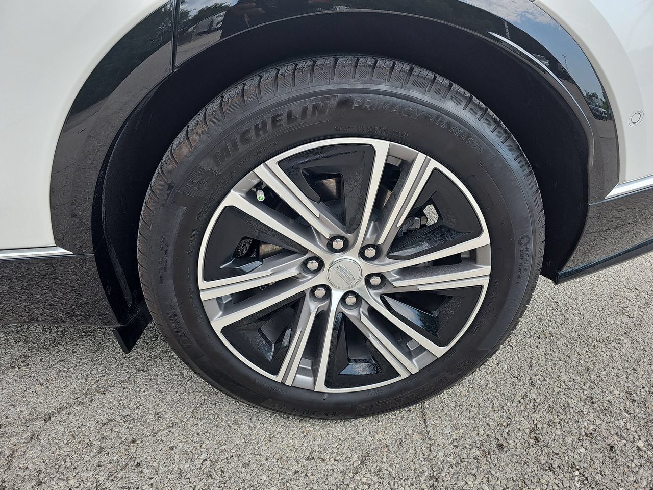 Used 2024 Cadillac Lyriq Luxury w/ LPO, Floor Liner Package RWD image 35