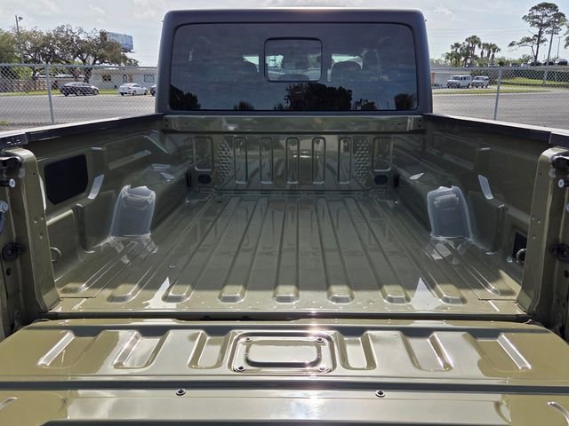 Used 2026 Jeep Gladiator Willys AWD/4WD image 7