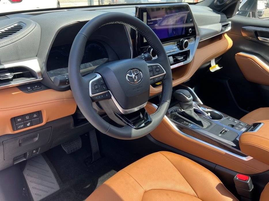 New 2026 Toyota Highlander Platinum AWD/4WD image 12