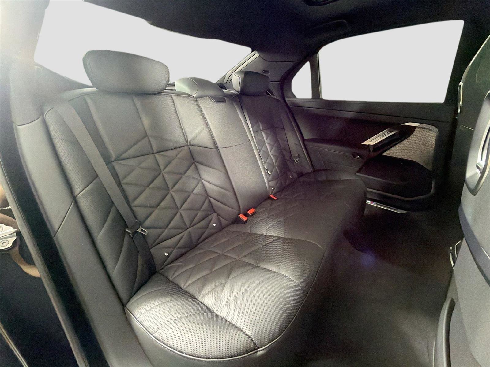 New 2026 BMW 740i image 26