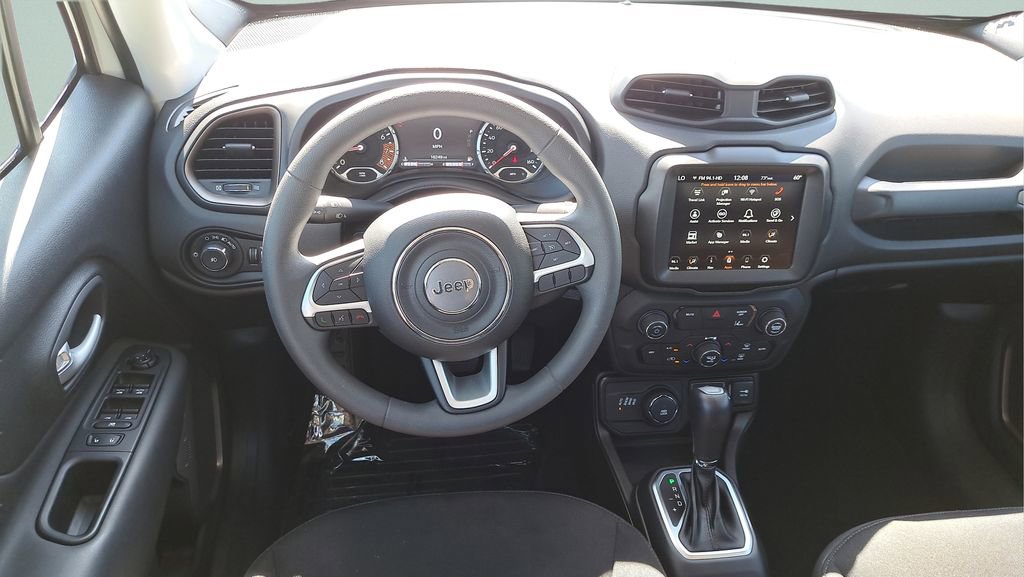Used 2023 Jeep Renegade Latitude image 15