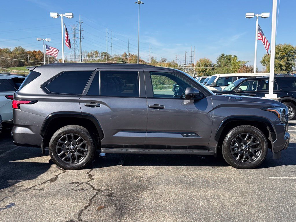Used 2024 Toyota Sequoia Platinum AWD/4WD image 4