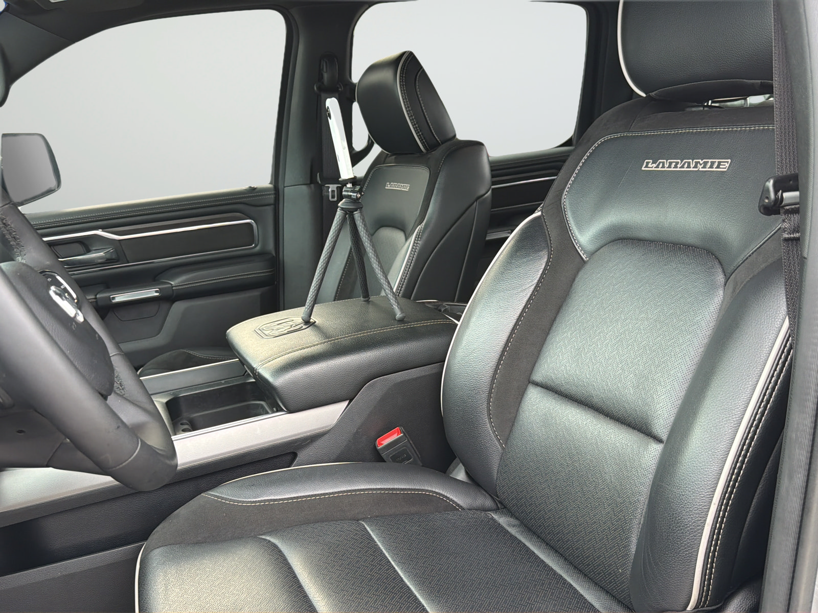 Used 2025 RAM 1500 Laramie AWD/4WD image 29