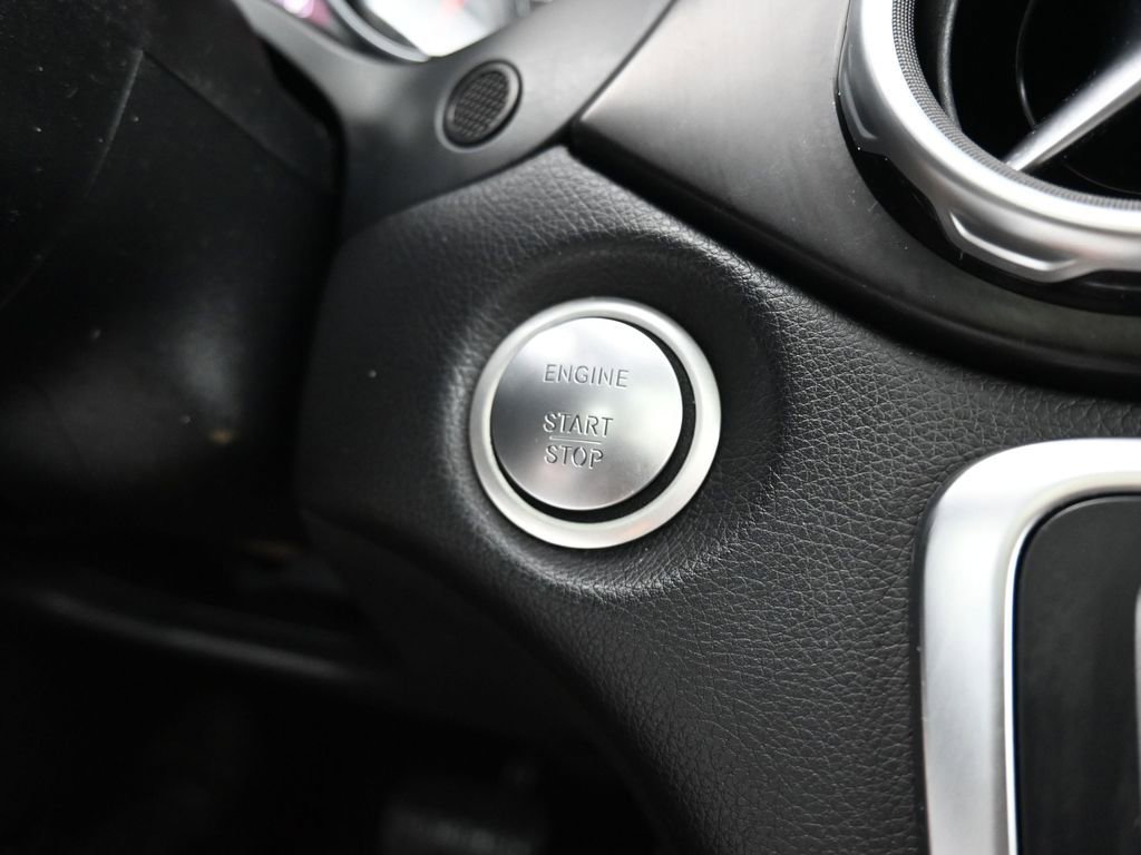 Used 2019 Mercedes-Benz GLA 250 4MATIC image 33