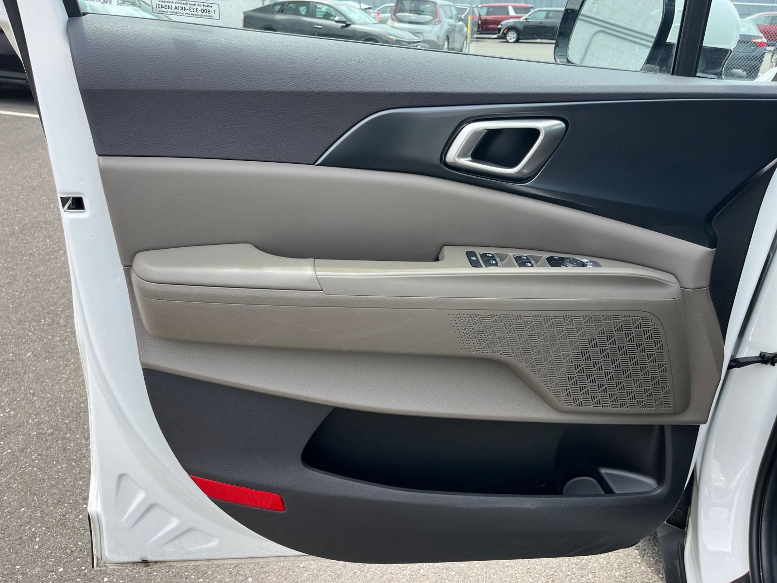 Used 2026 Kia Carnival FWD image 18